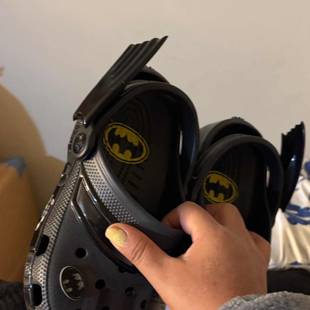 CROCS Batman Women's Slippers - Black and Yellow
